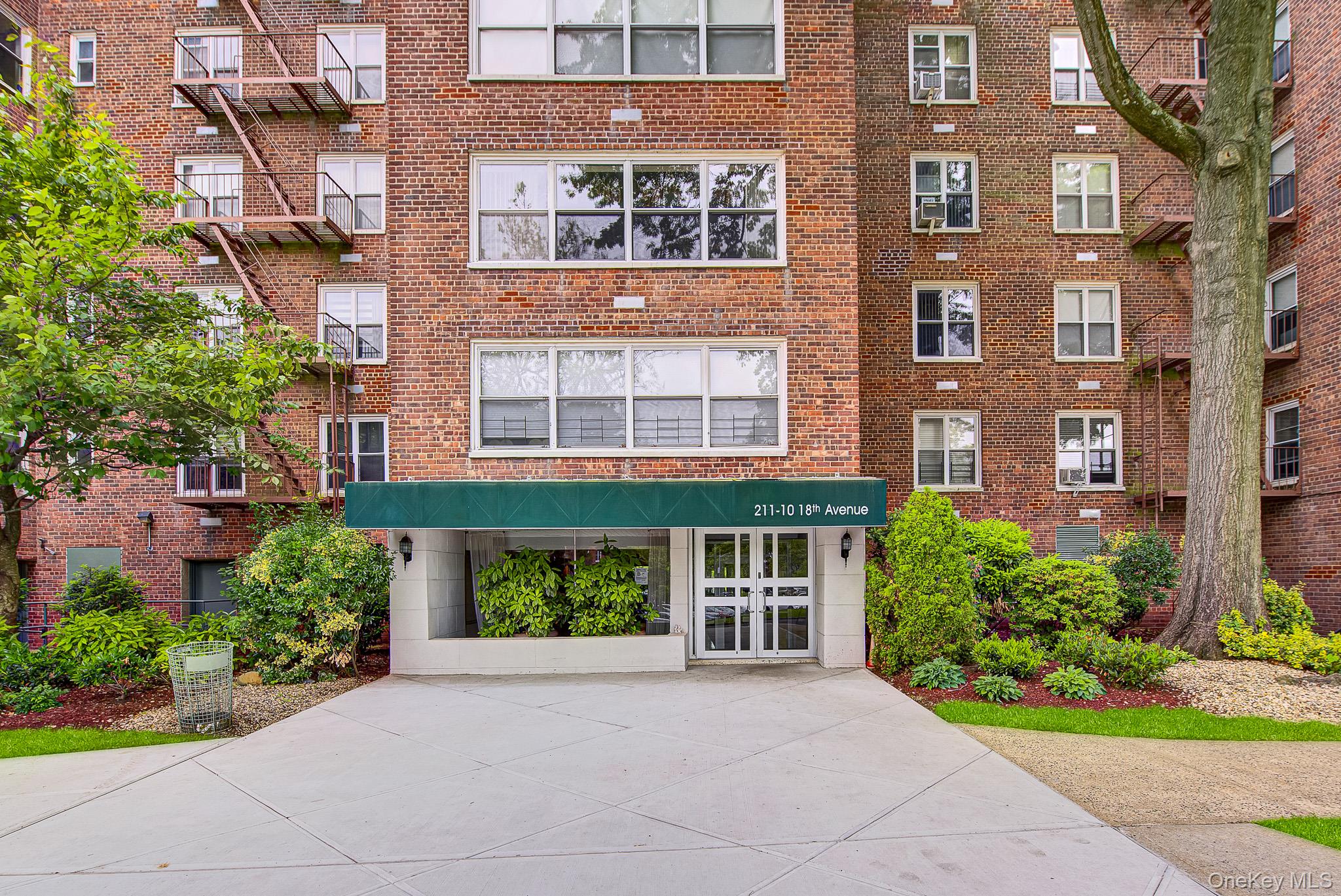 211-10 18th Avenue, Unit 1J photo 2