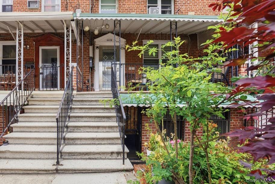 4425 Richardson Avenue – For Sale