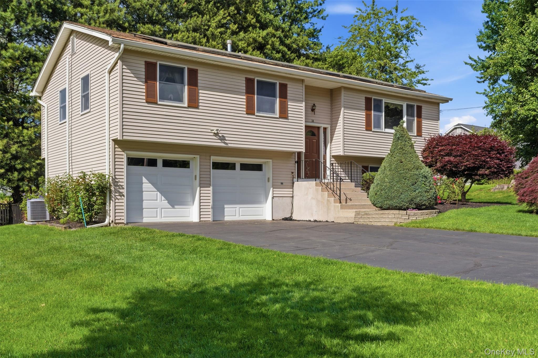 14 Central Avenue – For Sale photo 3