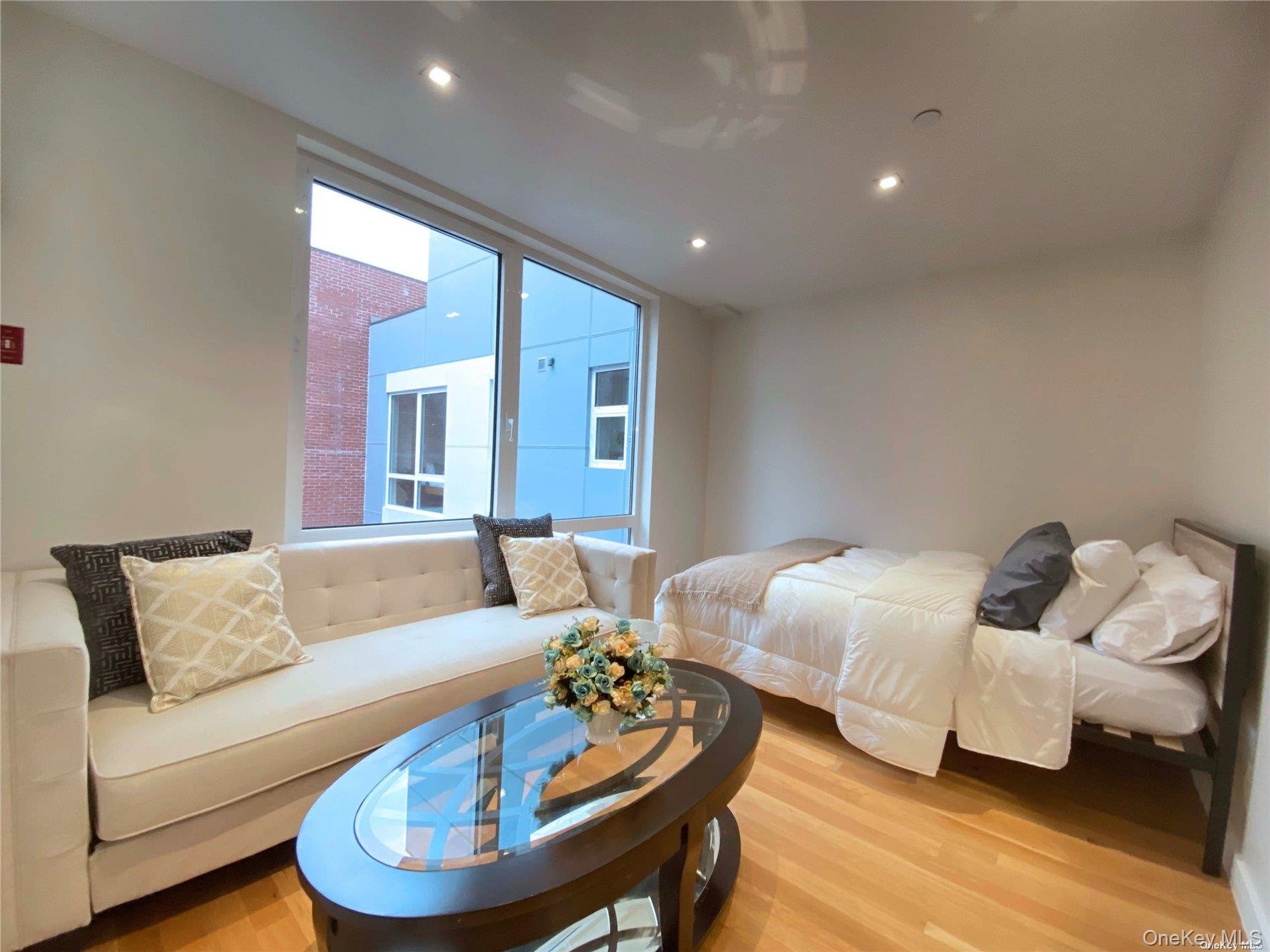 42-23 Parsons Boulevard, Unit 1E photo 4