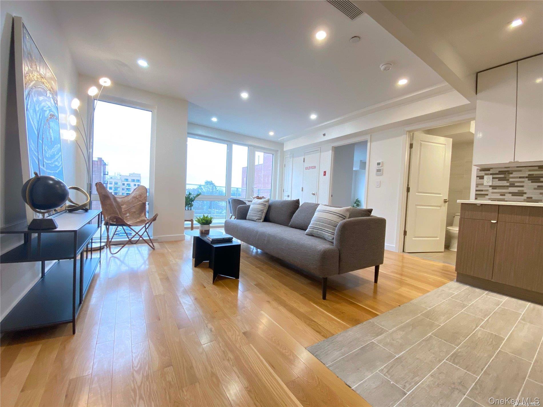 42-23 Parsons Boulevard, Unit 1E photo 5