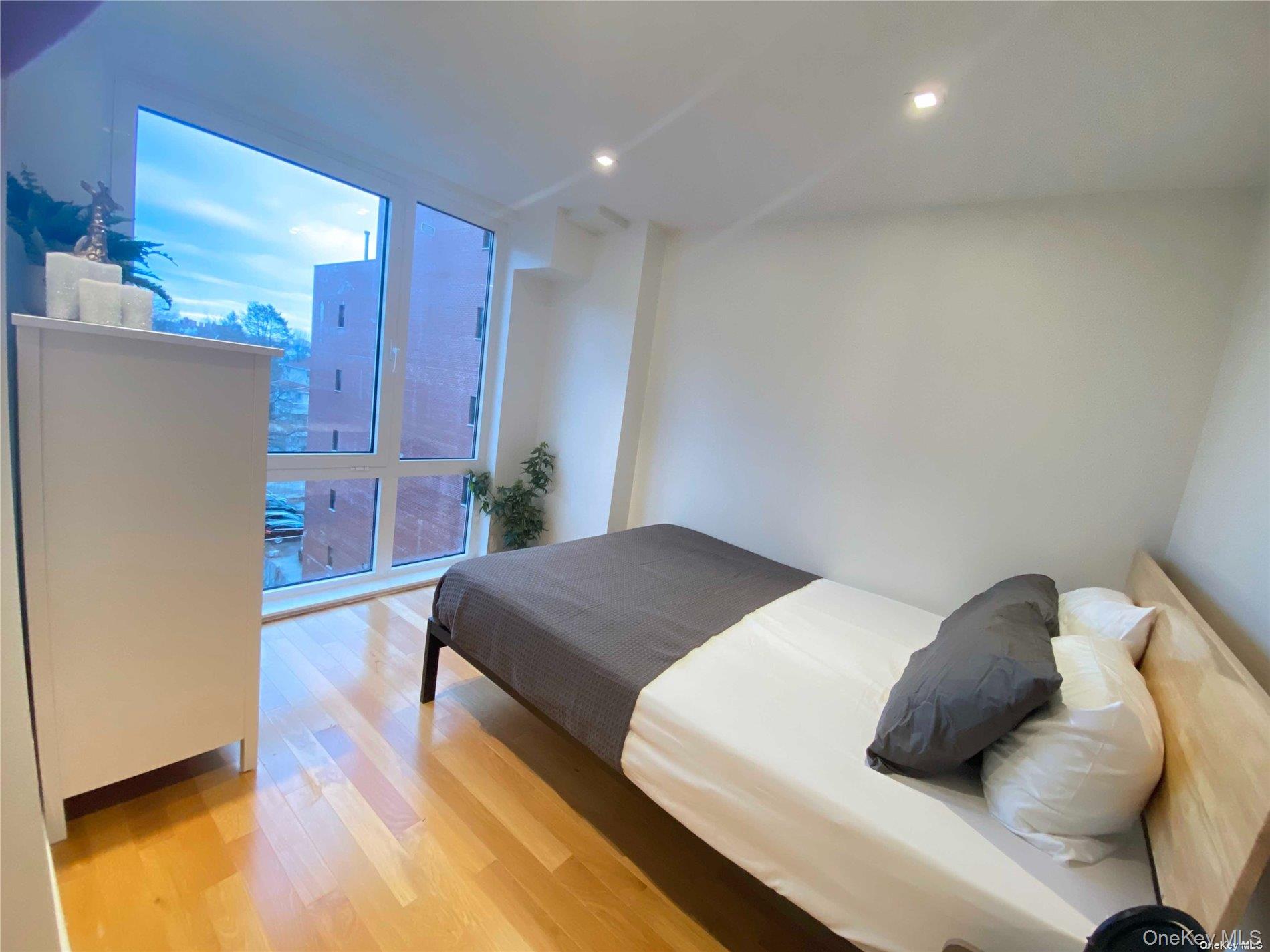 42-23 Parsons Boulevard, Unit 1E photo 25