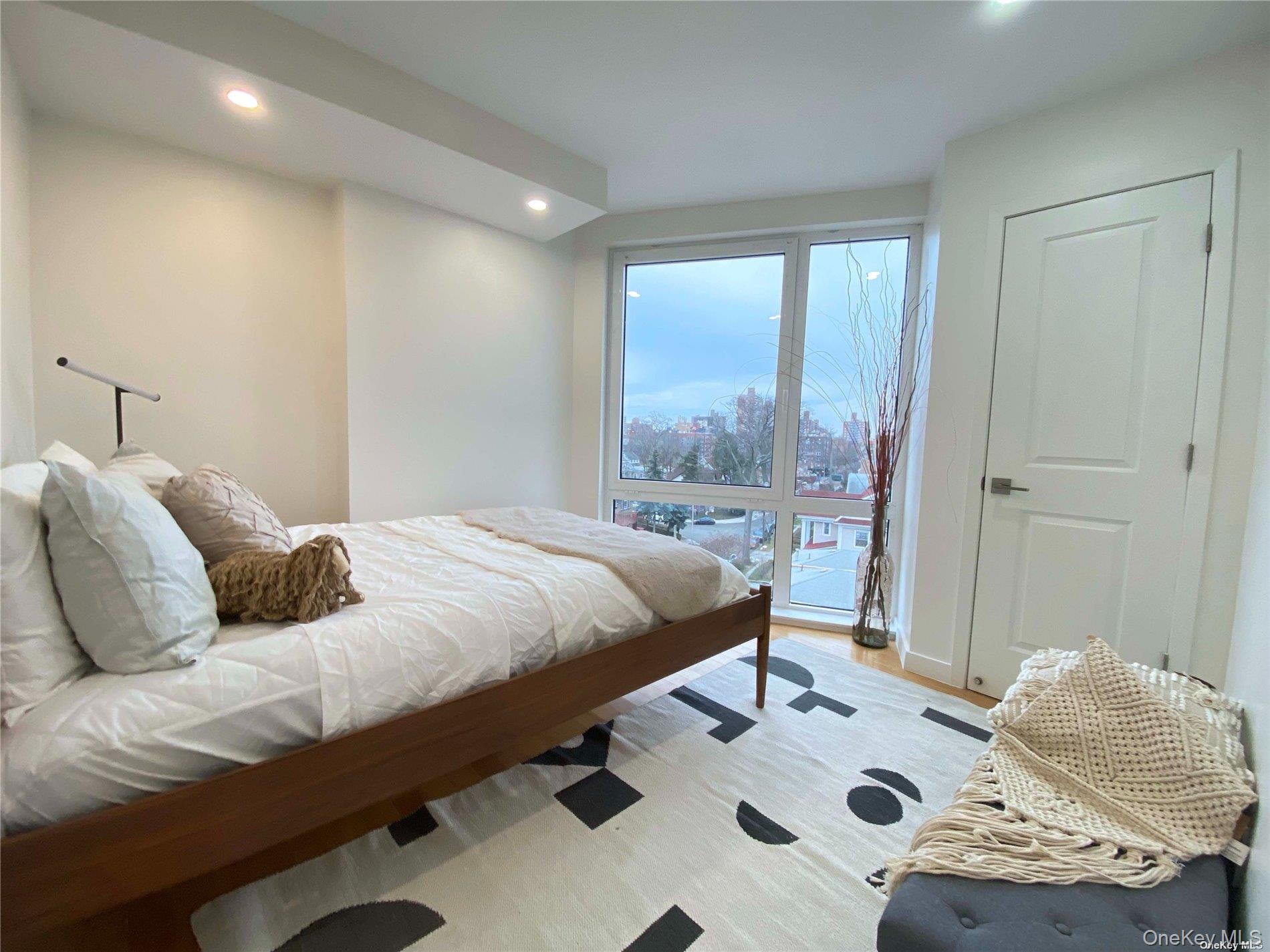 42-23 Parsons Boulevard, Unit 1E photo 9