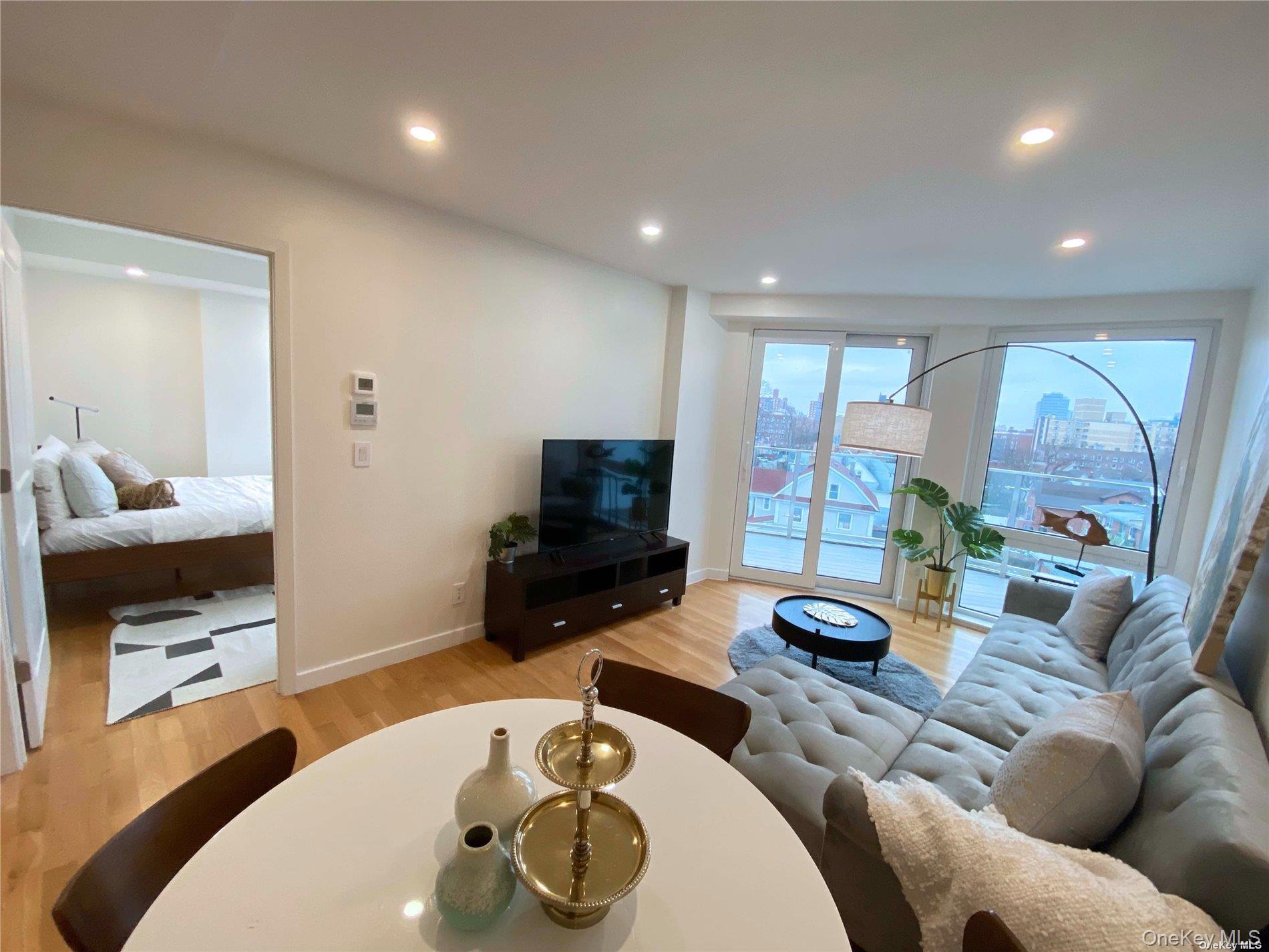 42-23 Parsons Boulevard, Unit 1E photo 3