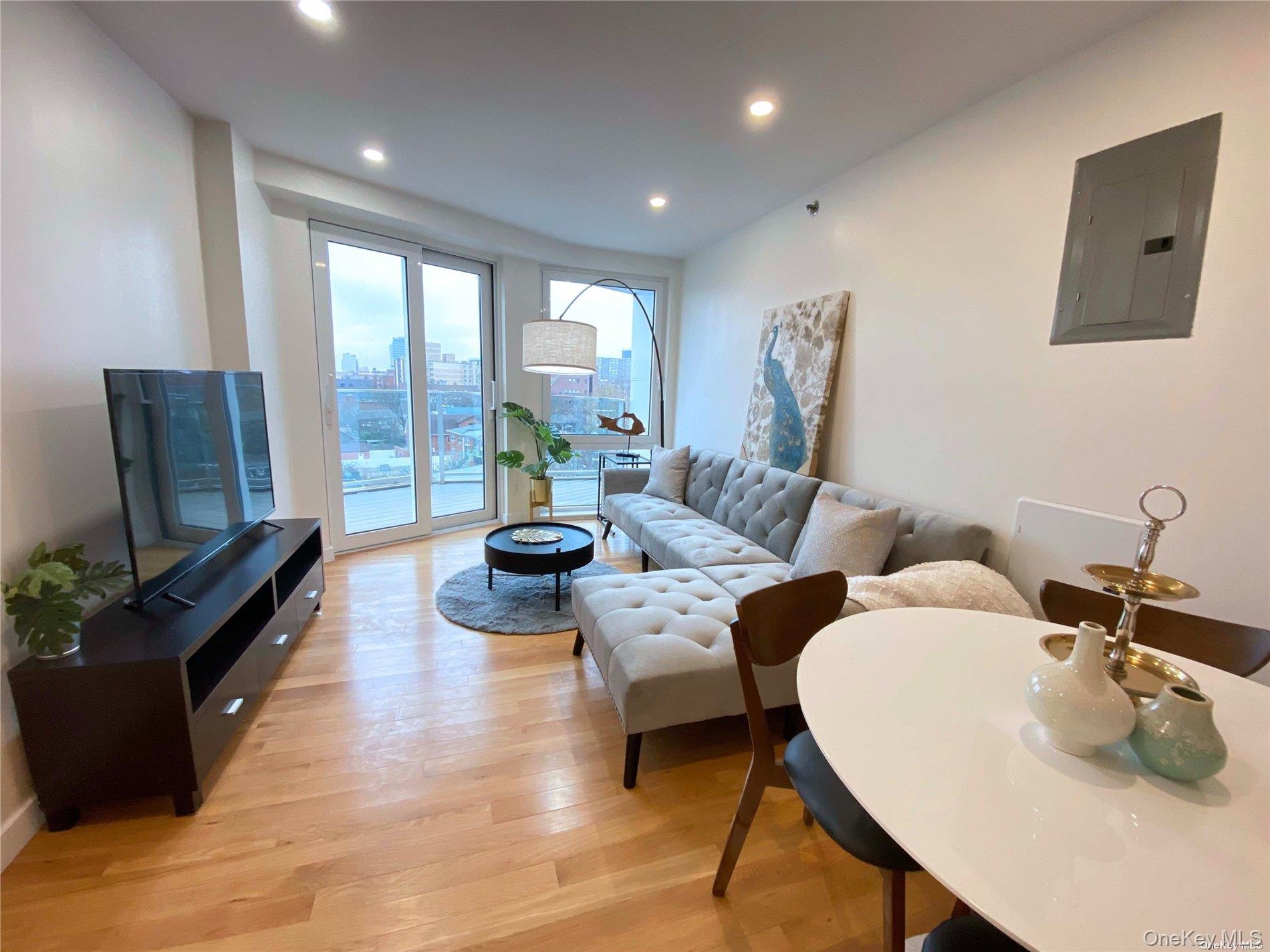 42-23 Parsons Boulevard, Unit 1E photo 2