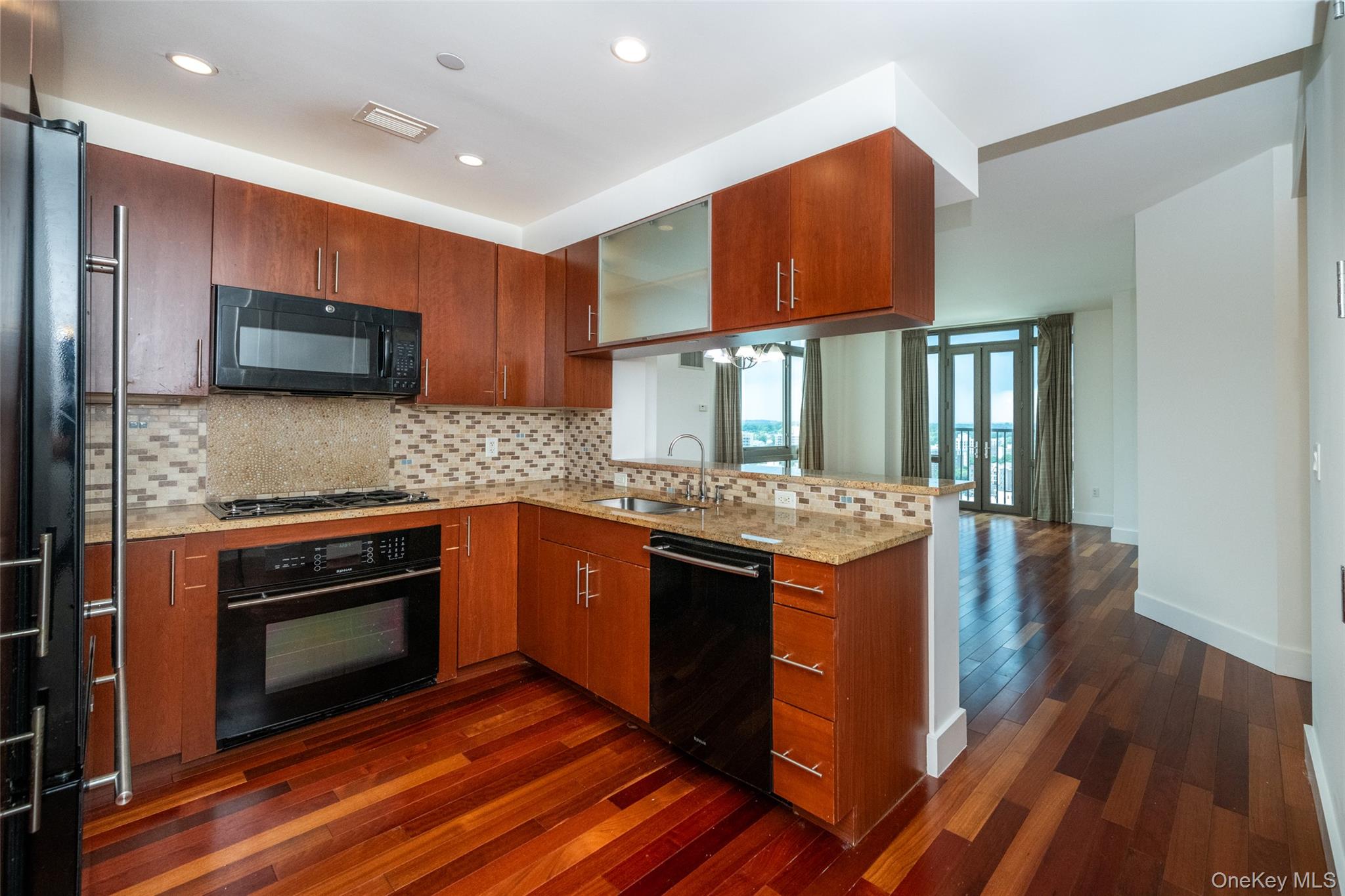 175 Huguenot Street, Unit 1607 photo 5