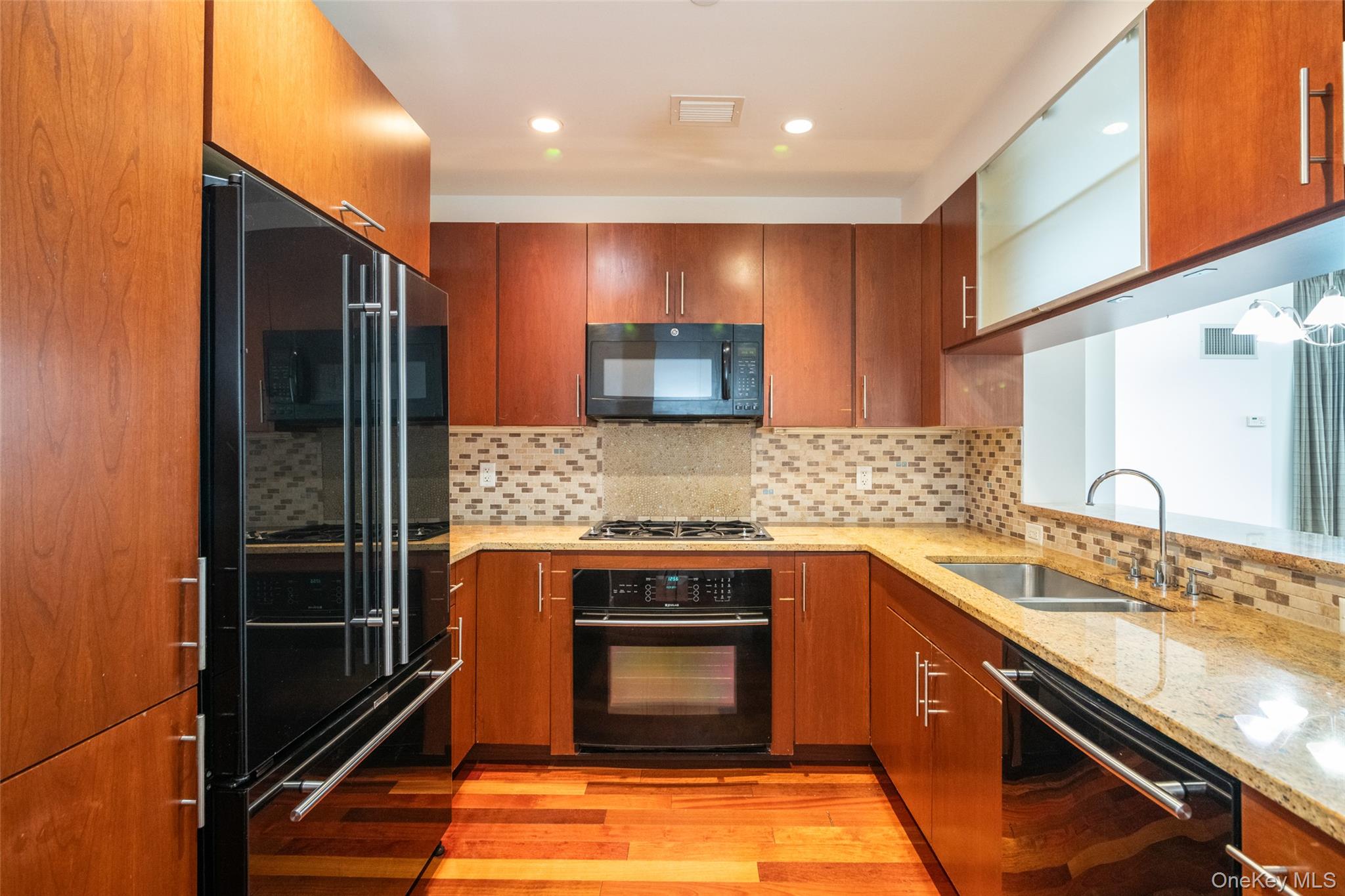 175 Huguenot Street, Unit 1607