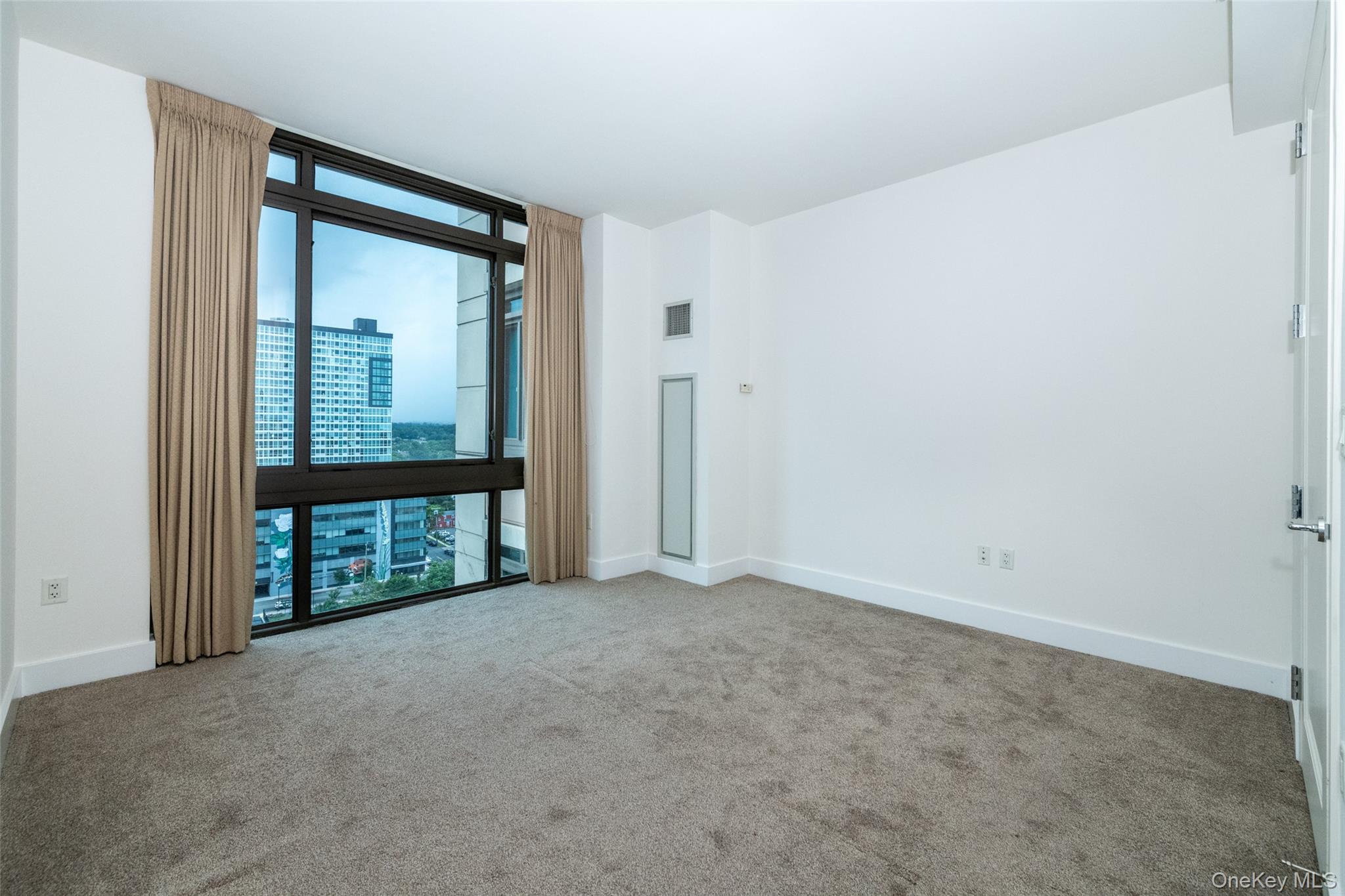 175 Huguenot Street, Unit 1607 photo 24