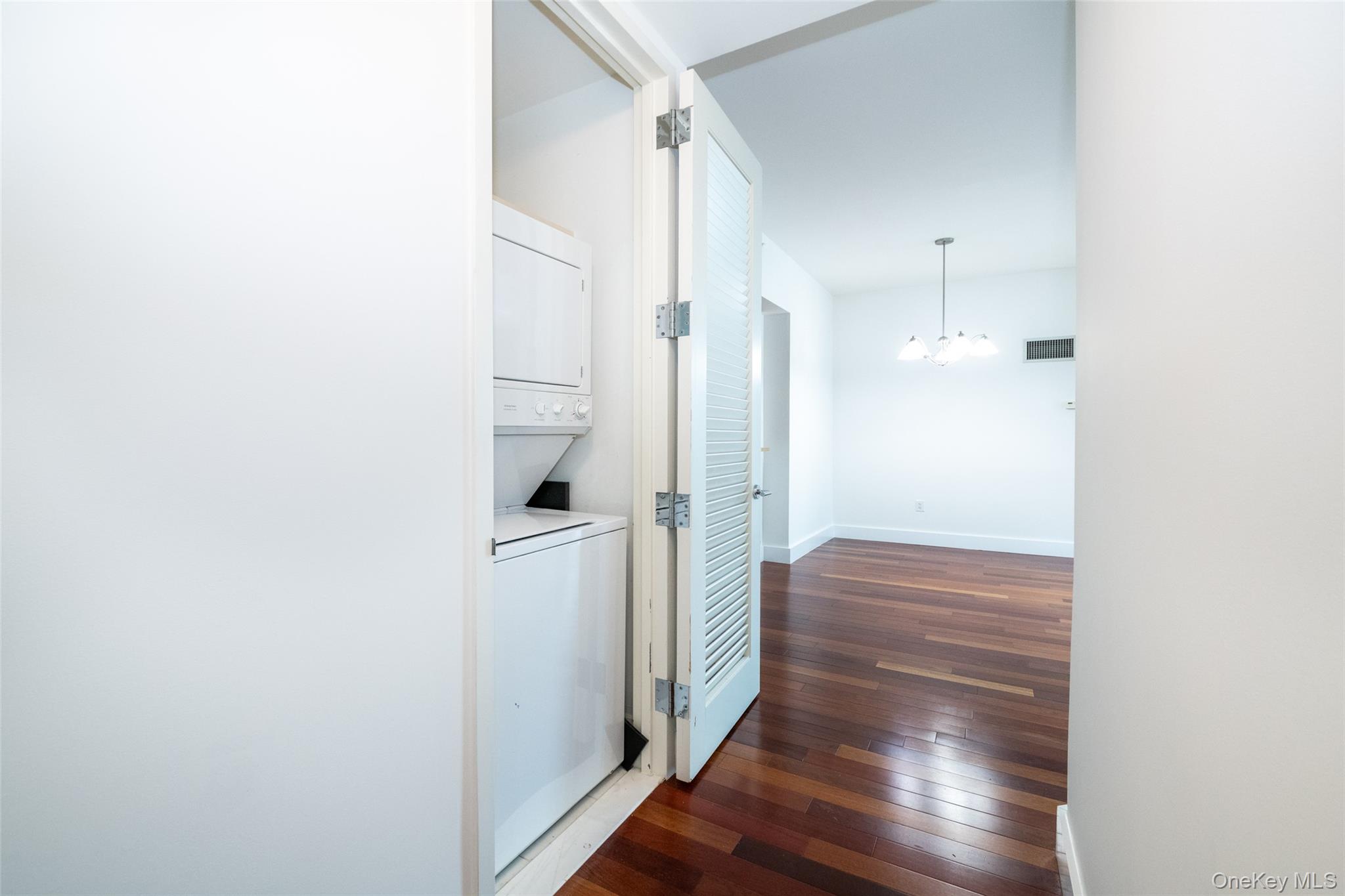 175 Huguenot Street, Unit 1607 photo 35