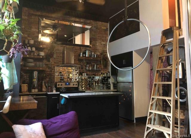 234 E 14th Street, Unit 1B photo 2