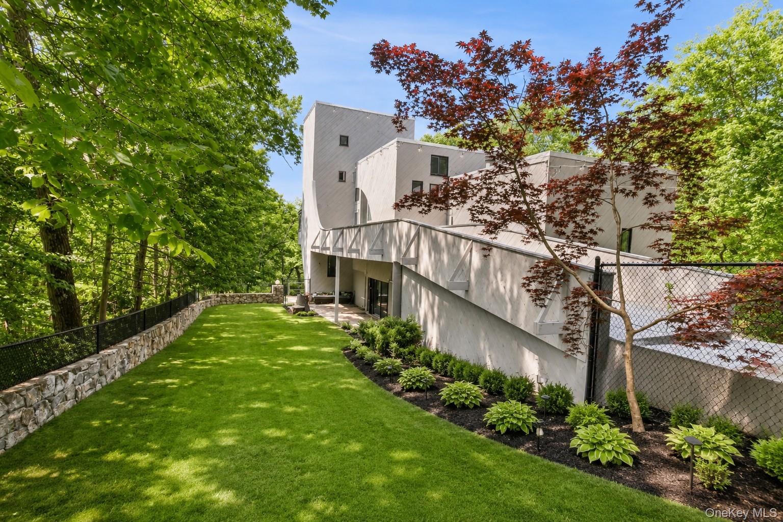8 Cliff Court – For Sale