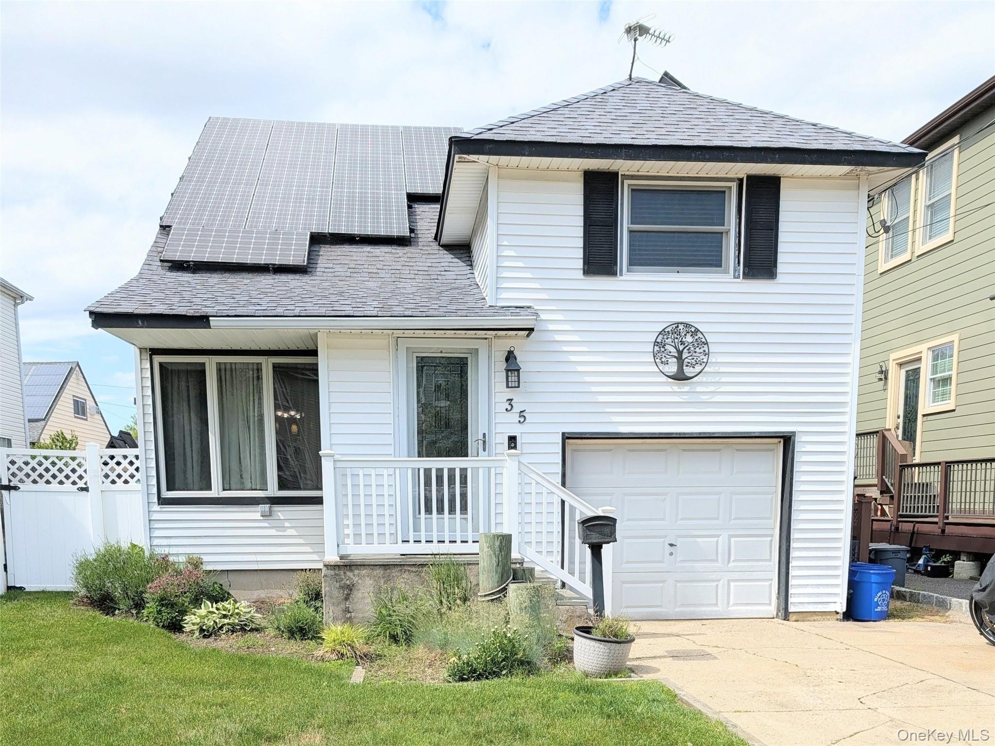 35 E Jackson Avenue E – For Sale