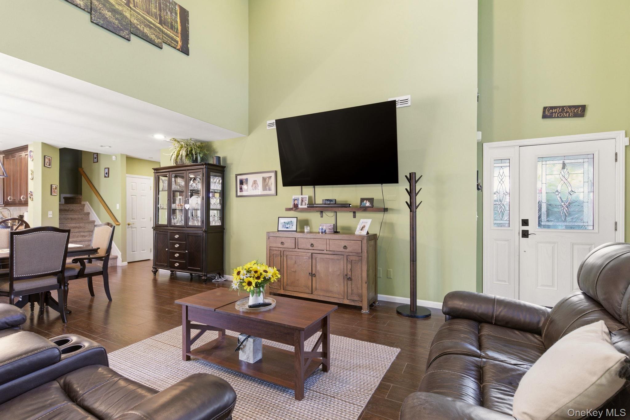 1 Robert Lane – For Sale photo 3