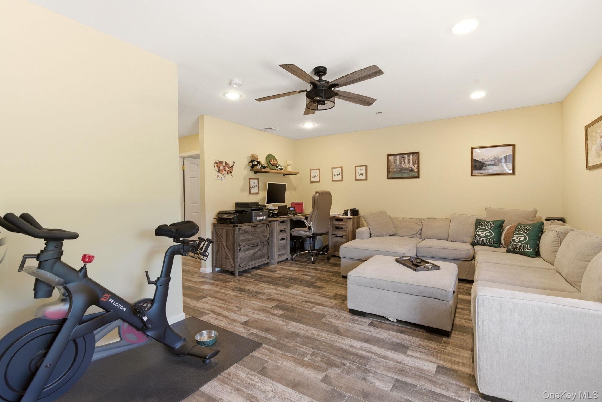 1 Robert Lane – For Sale photo 18