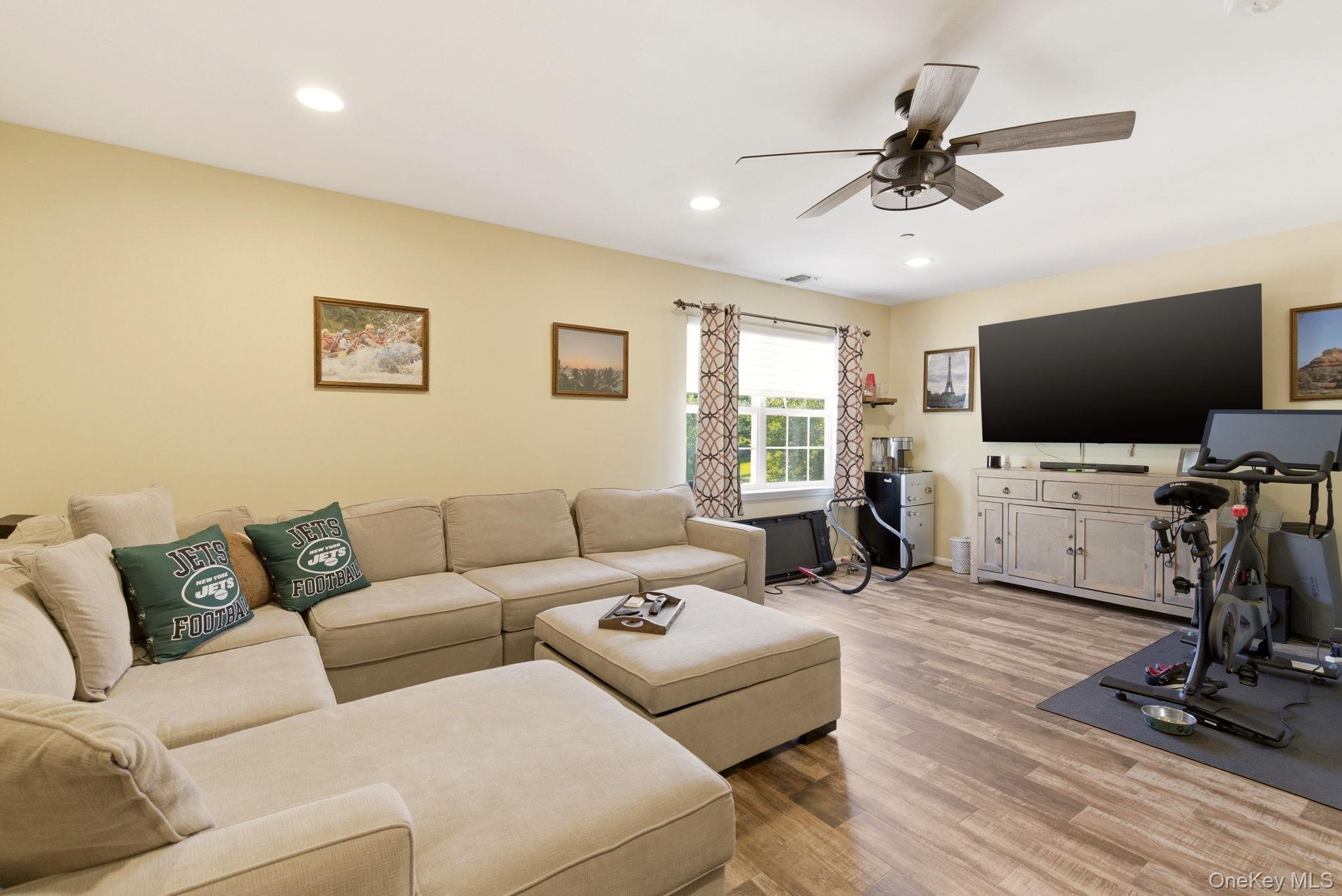 1 Robert Lane – For Sale photo 17