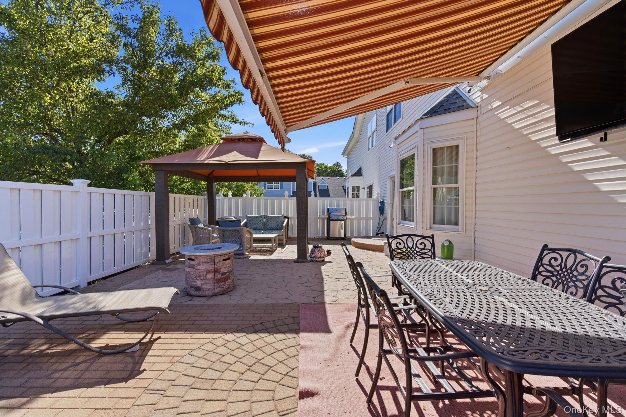 1 Robert Lane – For Sale photo 22