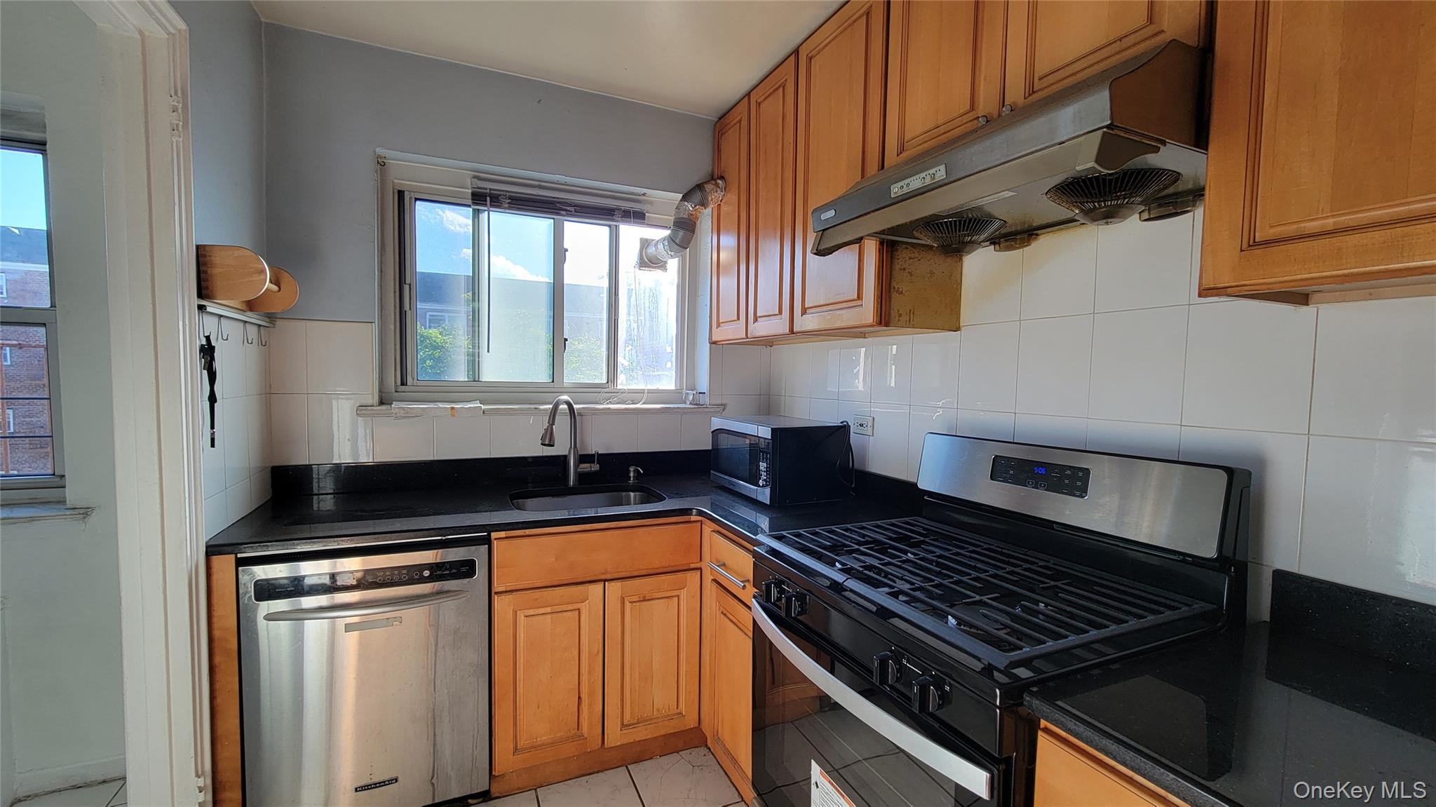 66-10 111 Street, Unit 3B photo 4