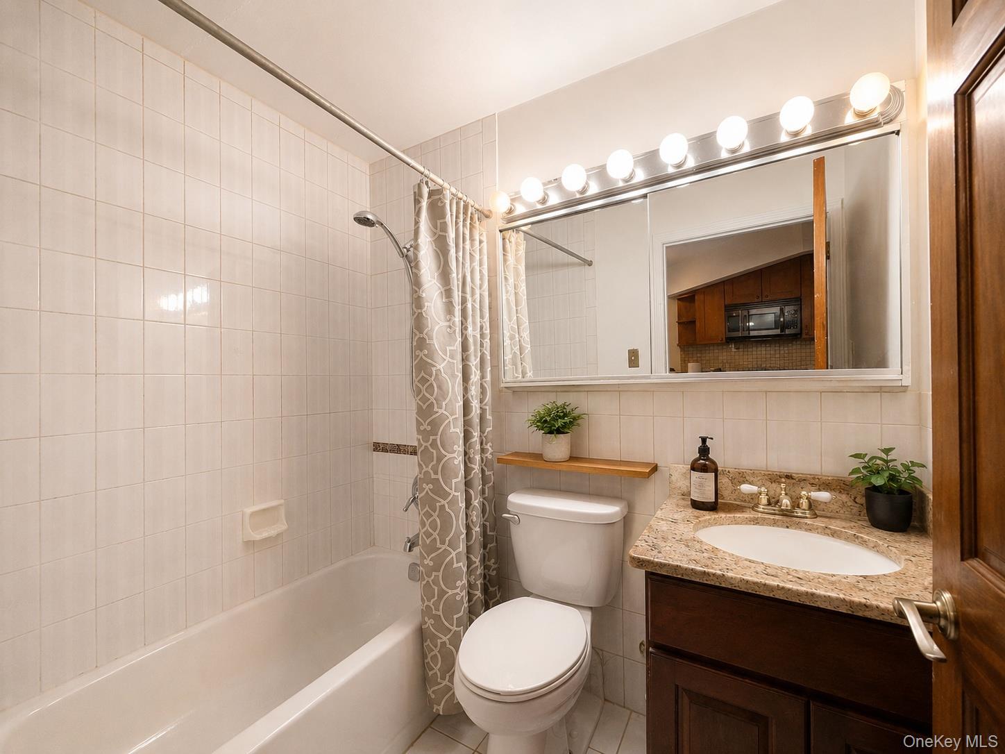 130-14 60 Avenue, Unit 2E photo 5