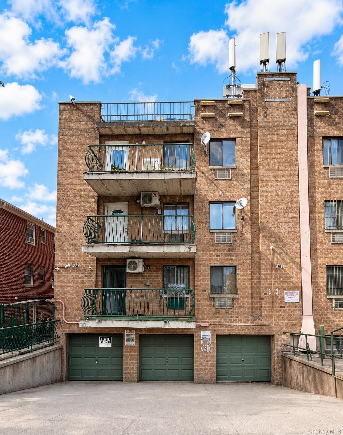 130-14 60 Avenue, Unit 2E photo 2