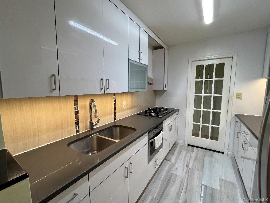 142-05 Roosevelt Avenue, Unit 415 photo 8