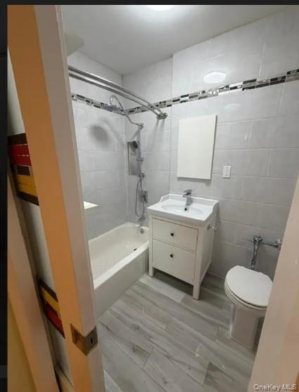 142-05 Roosevelt Avenue, Unit 415 photo 14