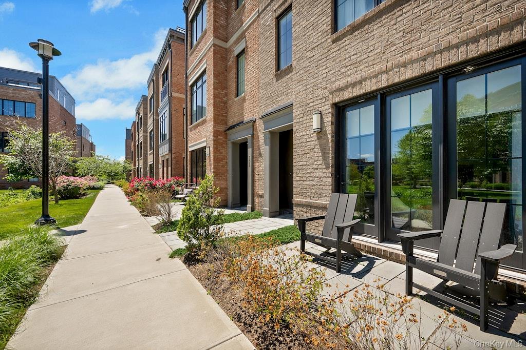 324 Horseman Boulevard – For Sale photo 3