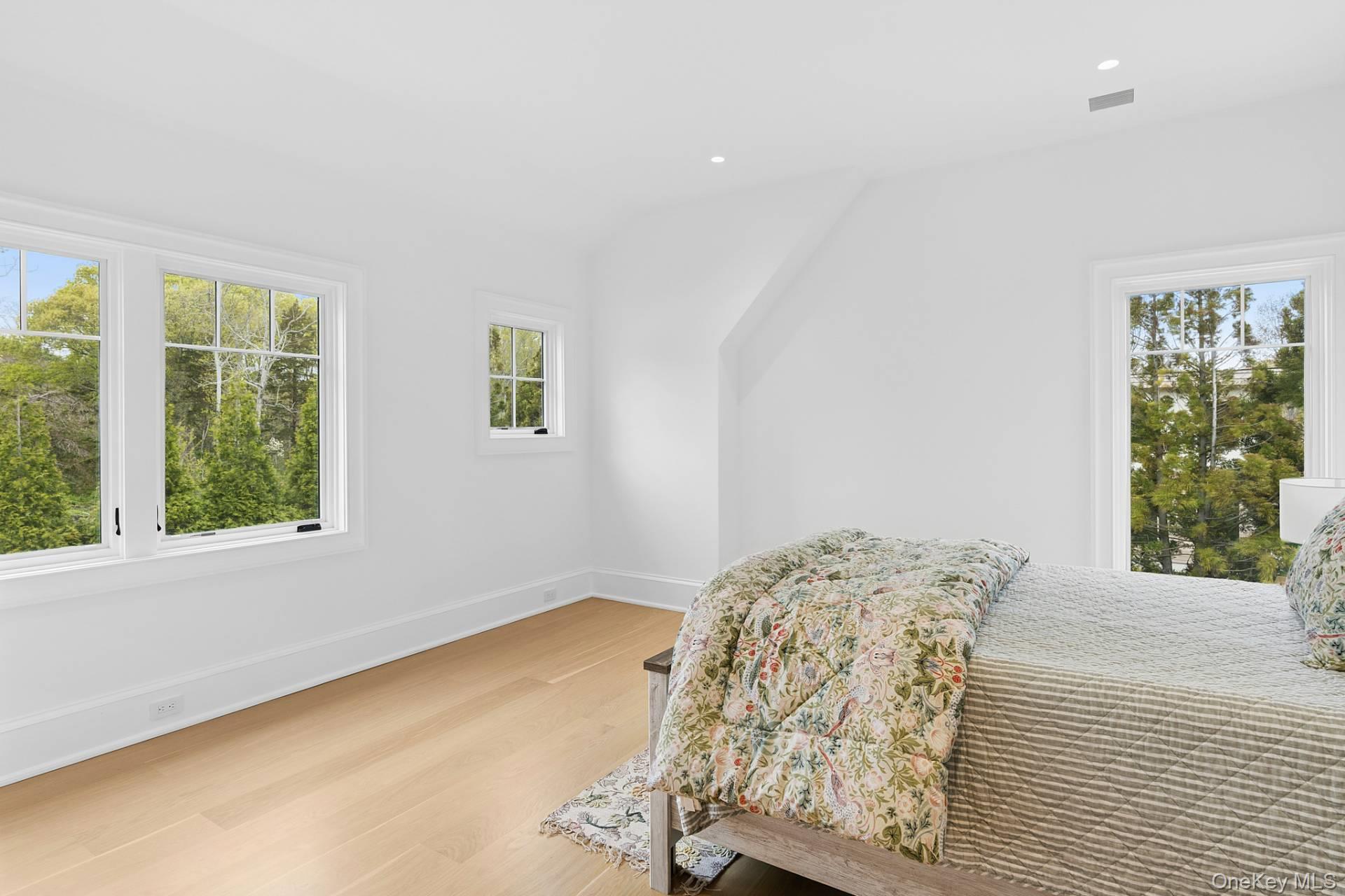 25 Fresh Pond Road – For Rent photo 20