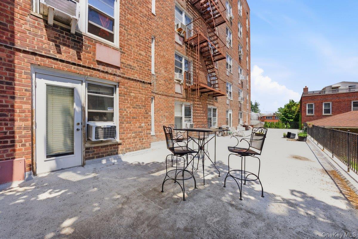 4320 Van Cortlandt East Park, Unit 1J photo 8