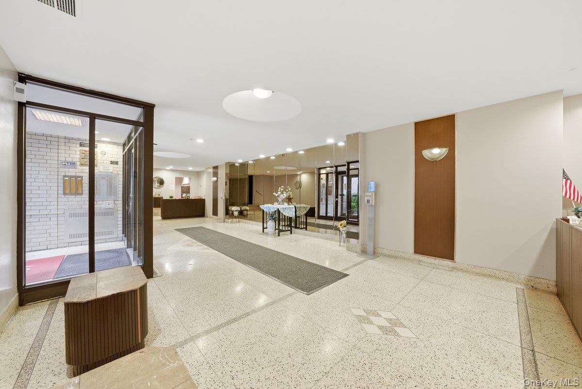 4320 Van Cortlandt East Park, Unit 1J photo 23