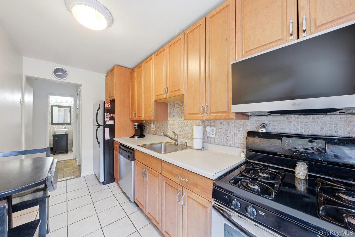 4320 Van Cortlandt East Park, Unit 1J photo 4