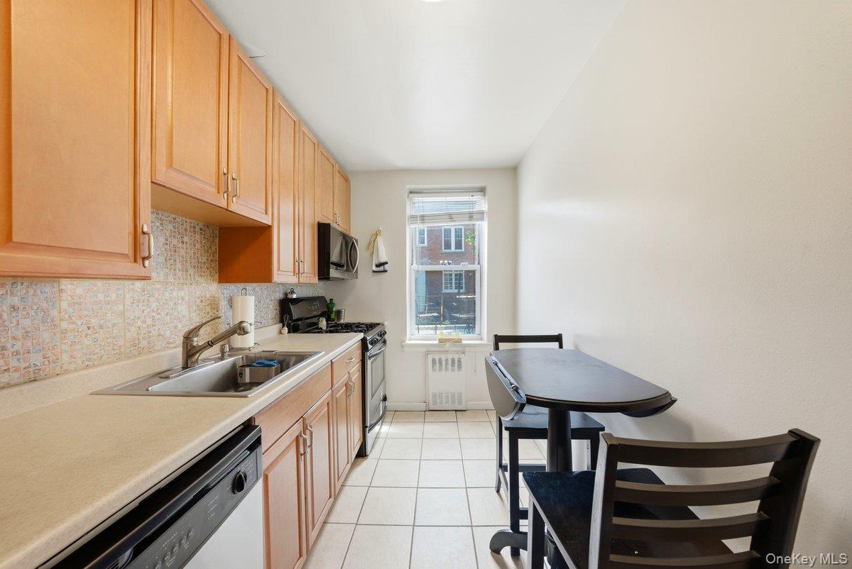 4320 Van Cortlandt East Park, Unit 1J photo 5