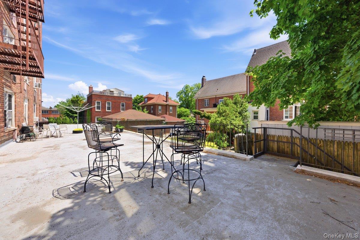 4320 Van Cortlandt East Park, Unit 1J photo 7