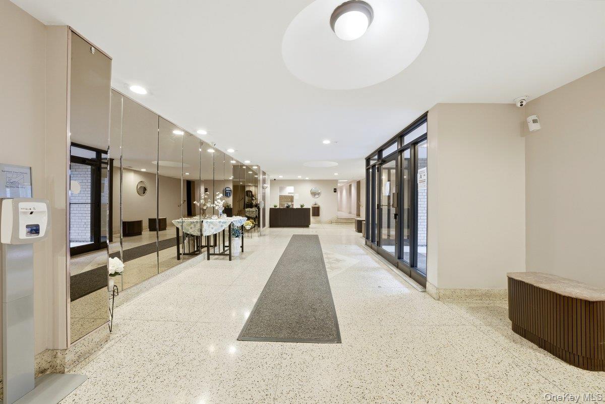 4320 Van Cortlandt East Park, Unit 1J photo 19