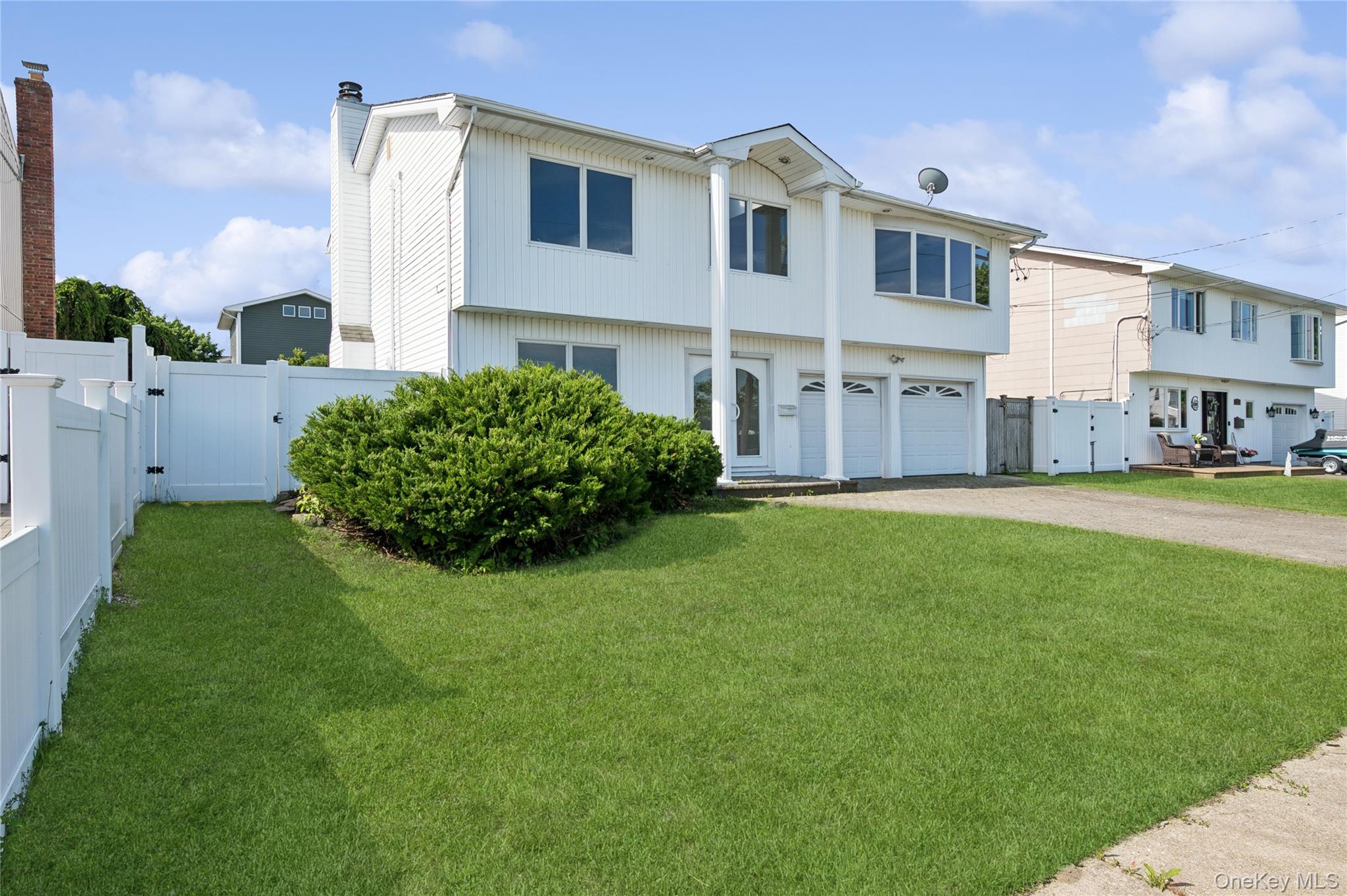2625 Riverside Drive – For Sale