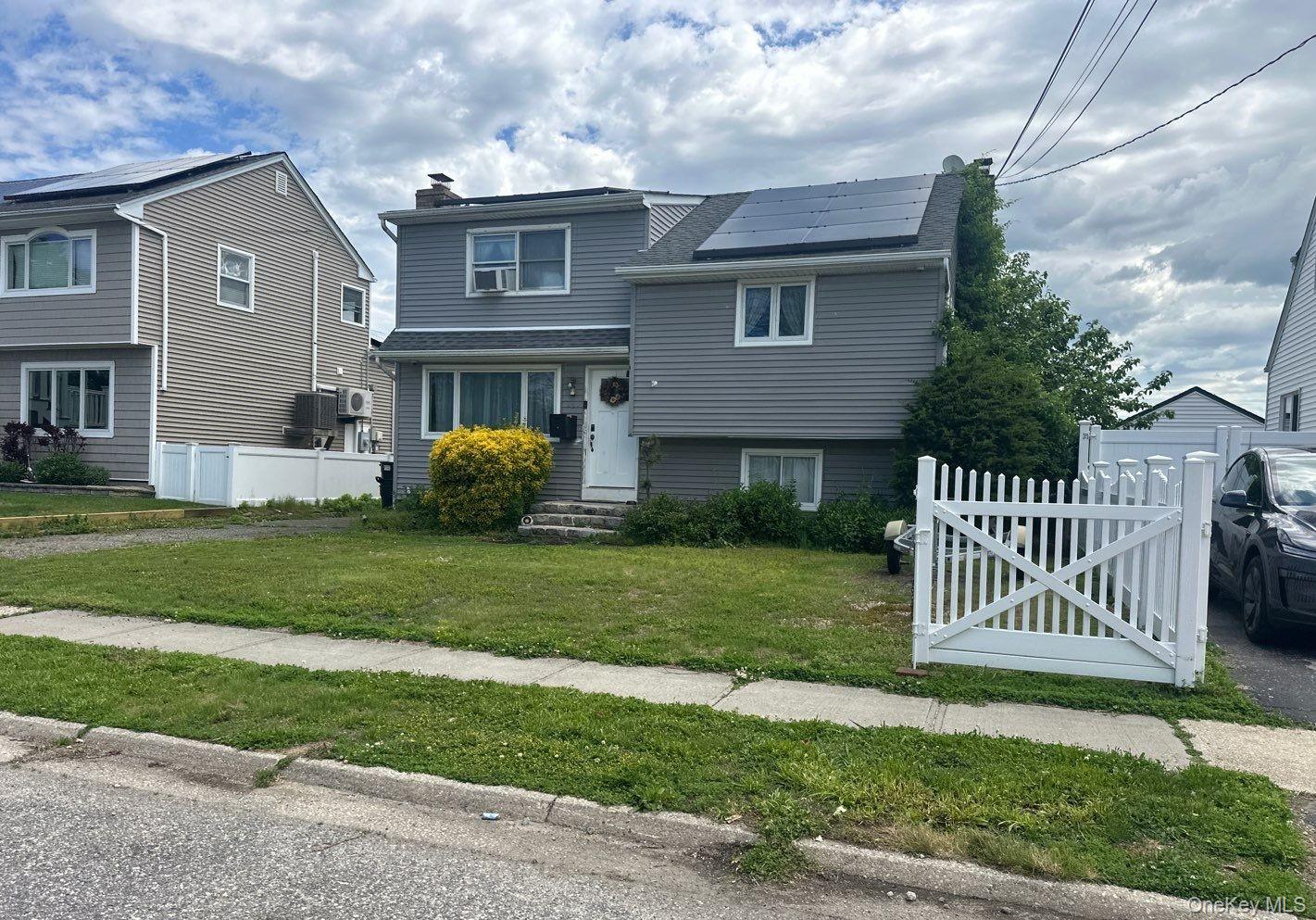 265 East Drive – For Sale photo 2