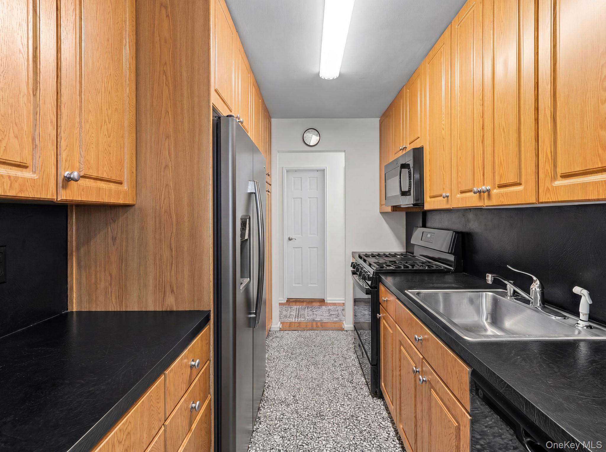 85-10 151 Avenue, Unit 2D photo 36