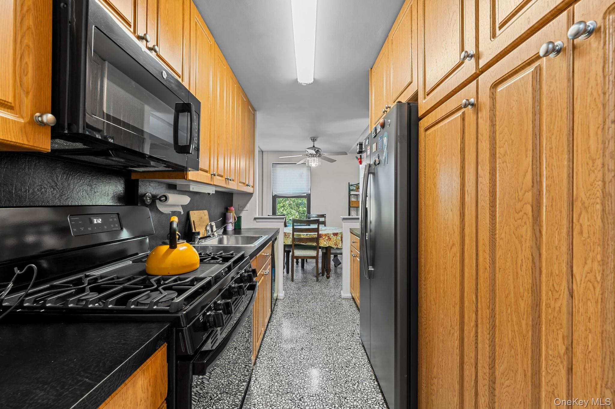 85-10 151 Avenue, Unit 2D photo 39