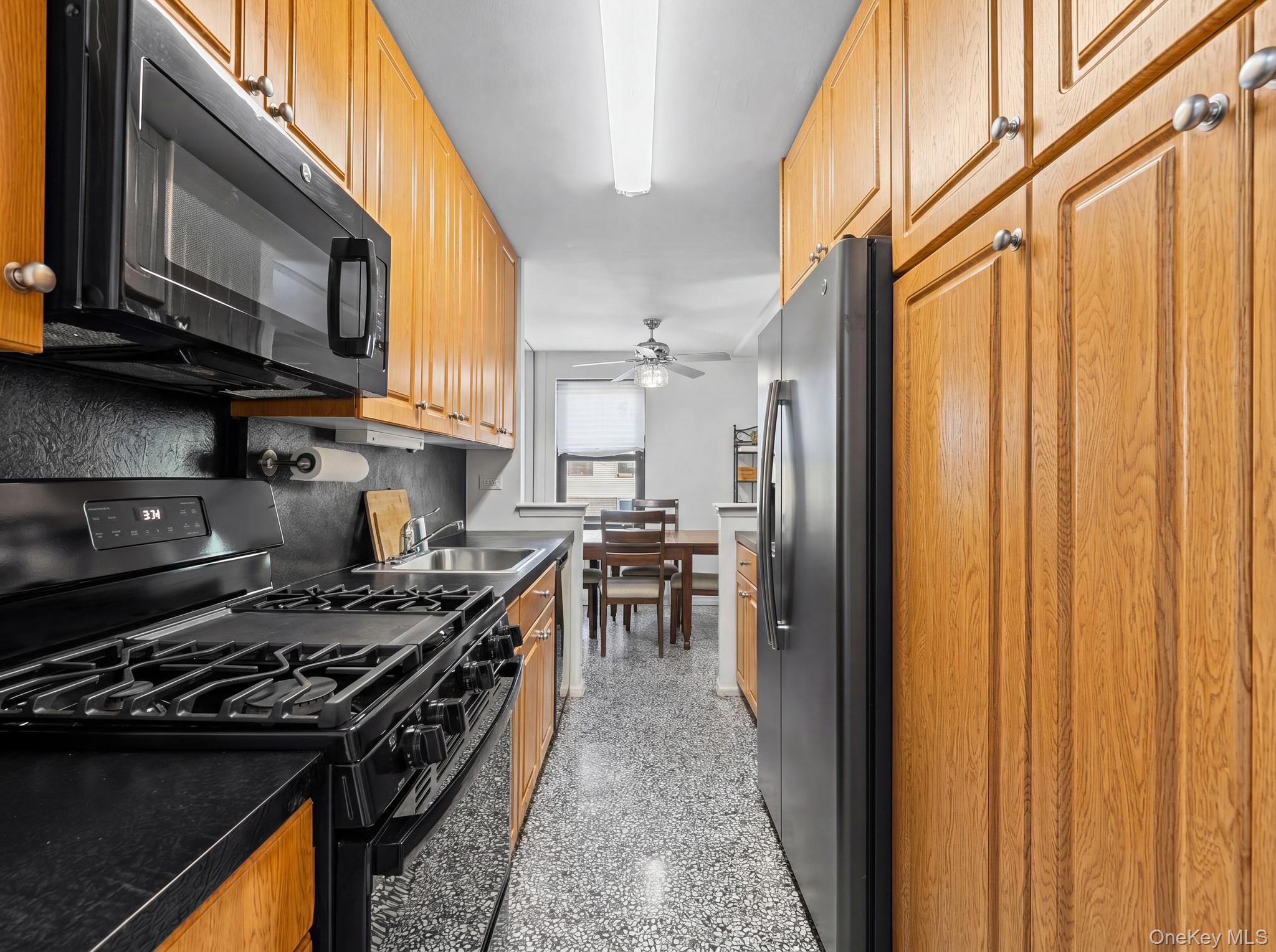85-10 151 Avenue, Unit 2D photo 40