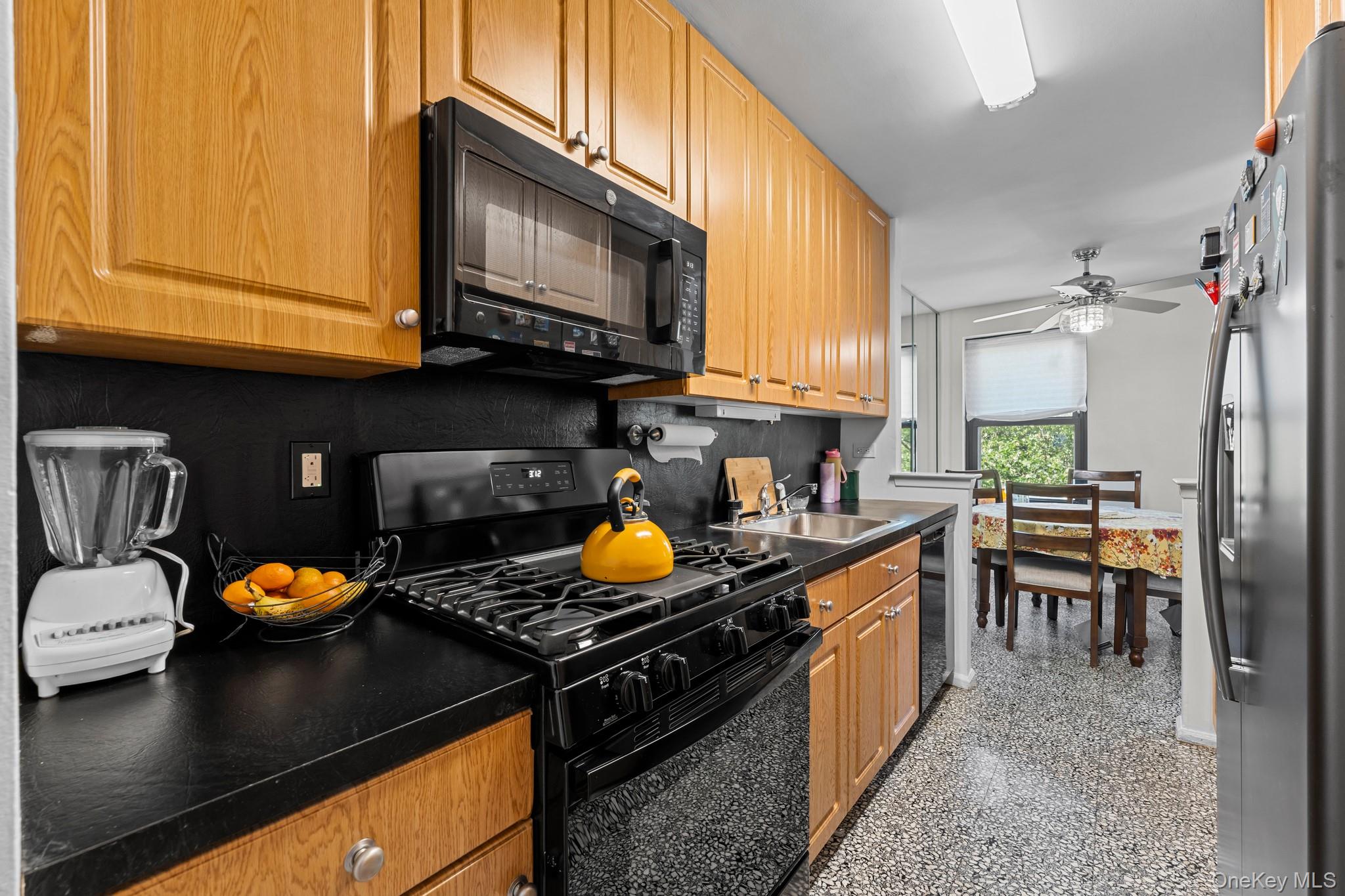 85-10 151 Avenue, Unit 2D photo 41