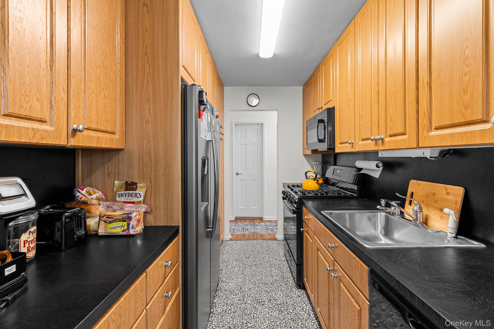 85-10 151 Avenue, Unit 2D photo 35