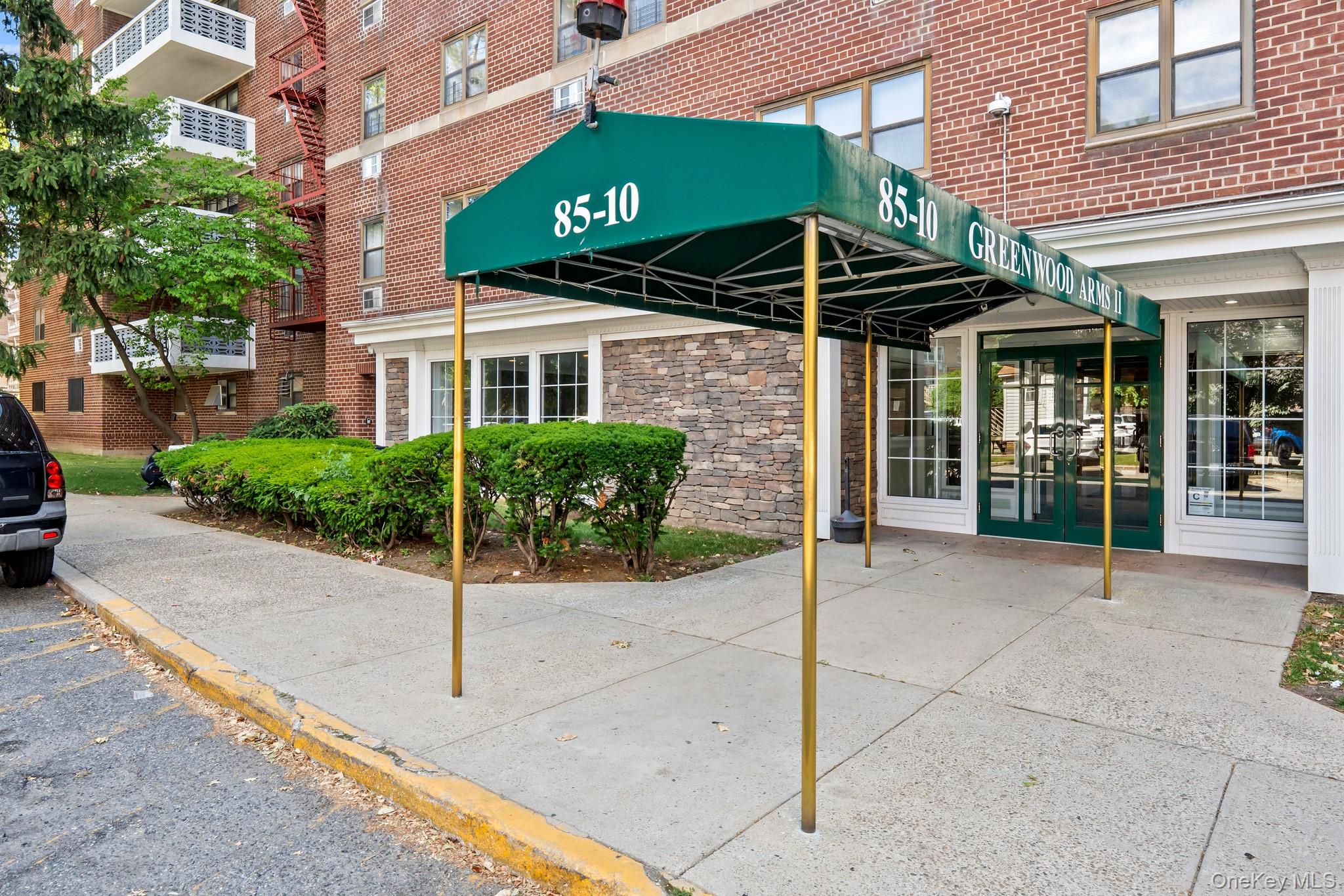 85-10 151 Avenue, Unit 2D photo 2