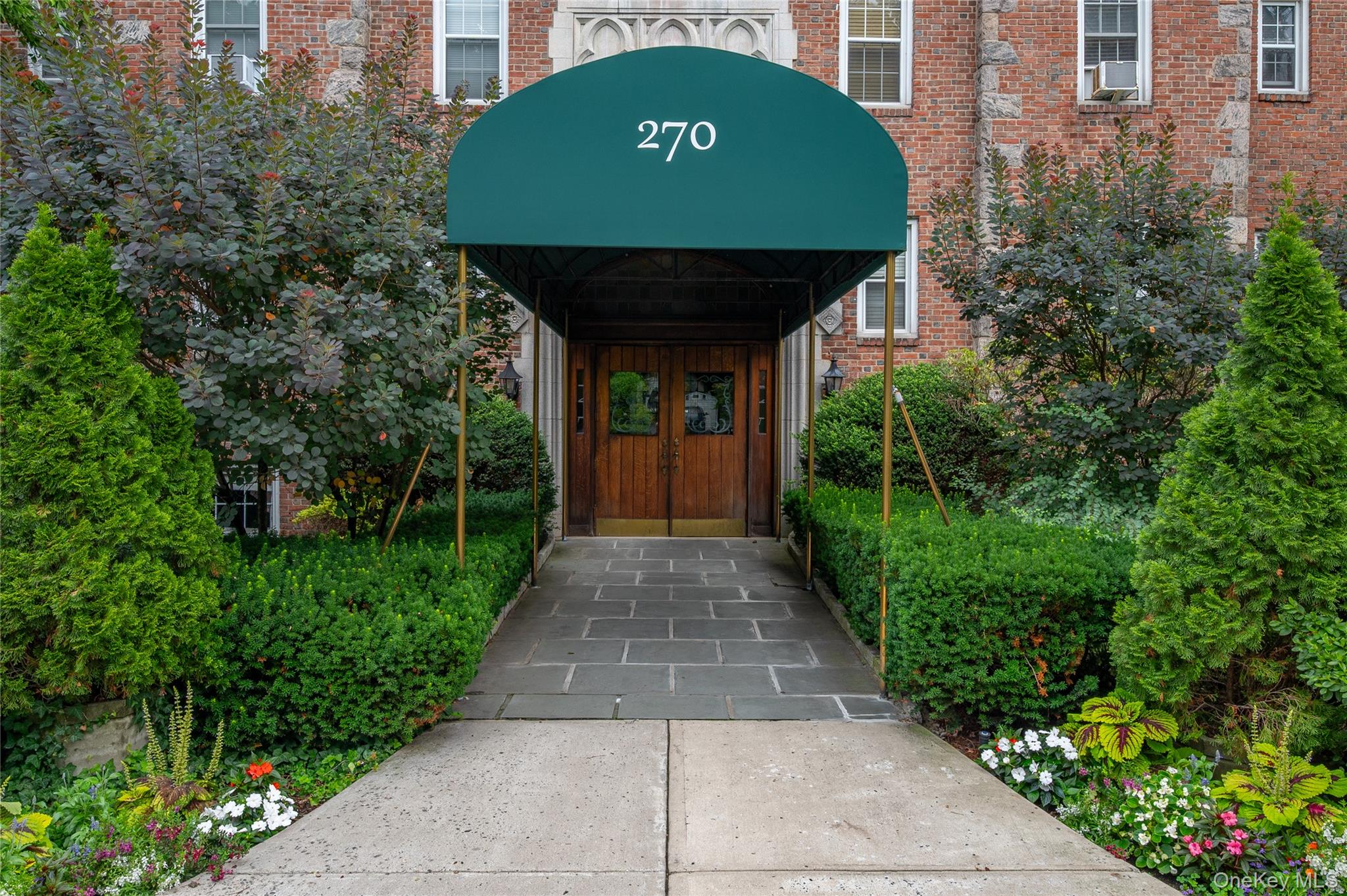 270 Bronxville Road, Unit B52 photo 2