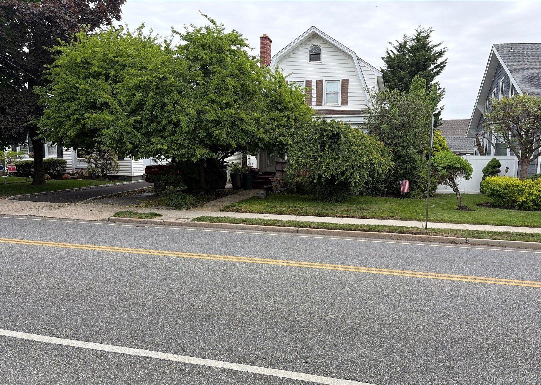 259 Lincoln Avenue – For Sale photo 2