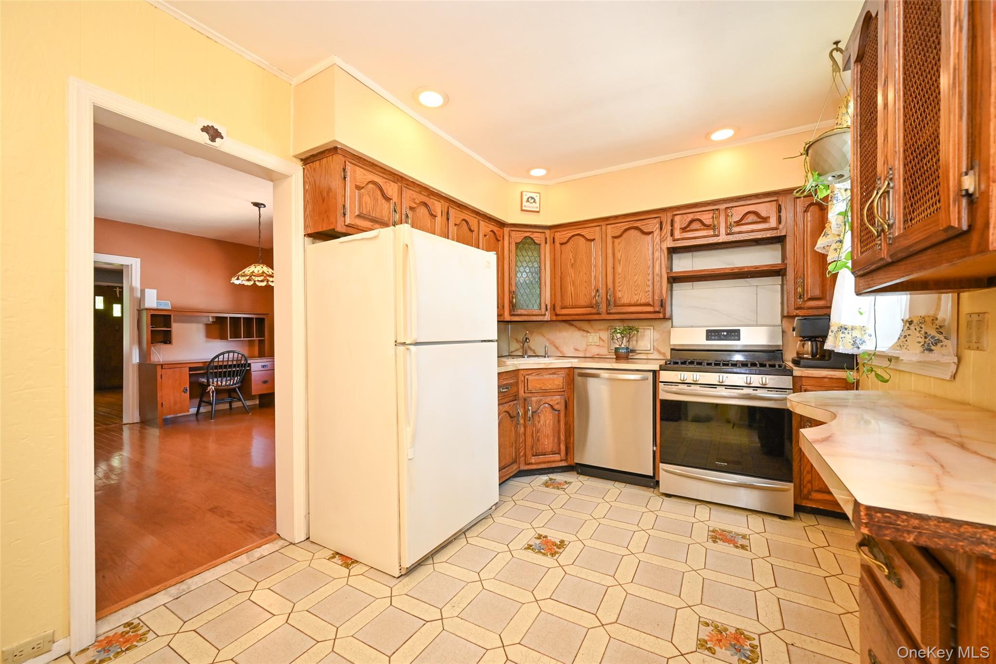 6953 73rd Place – For Sale photo 10