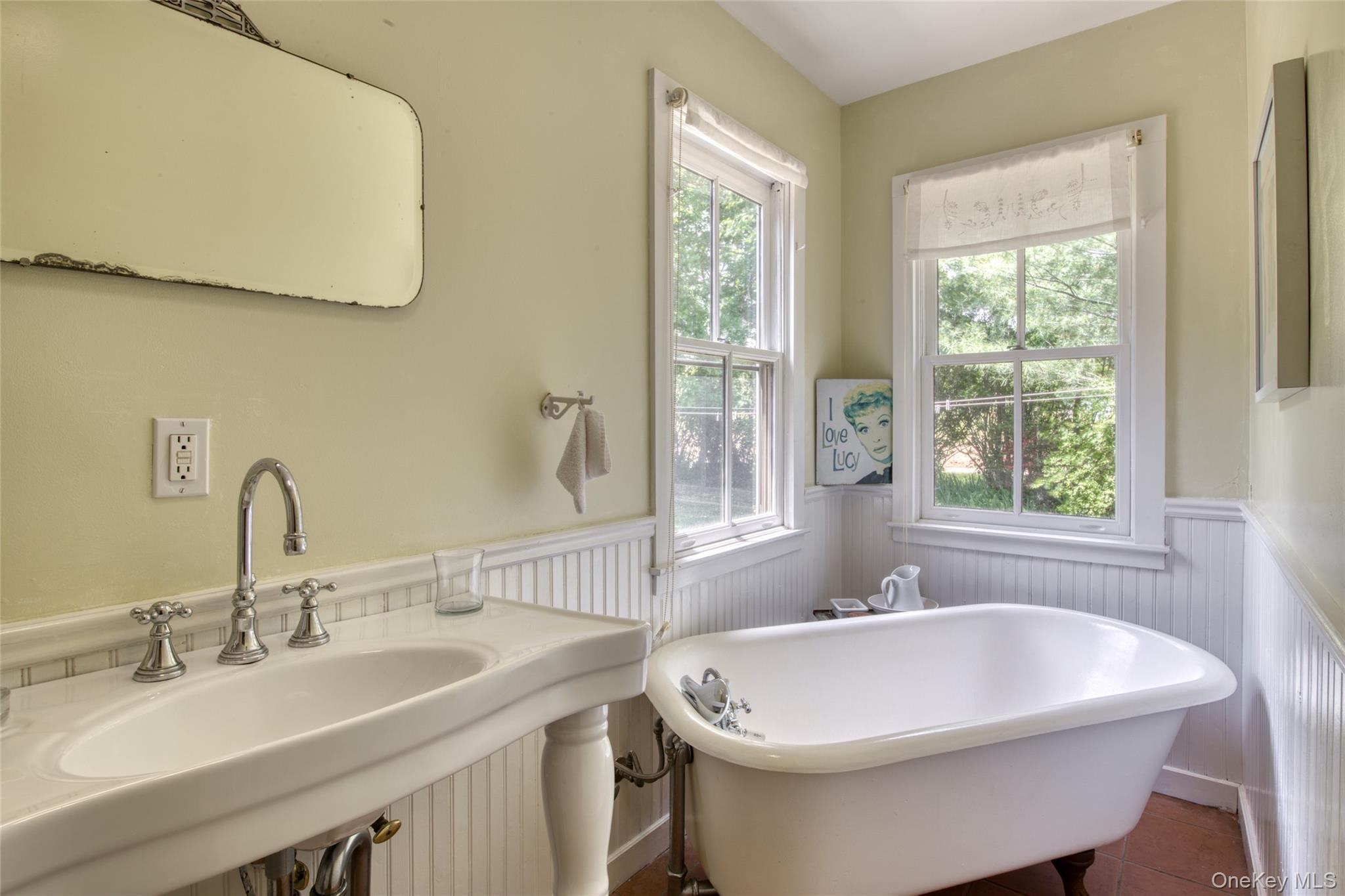 733 Herricks Lane – For Rent photo 8