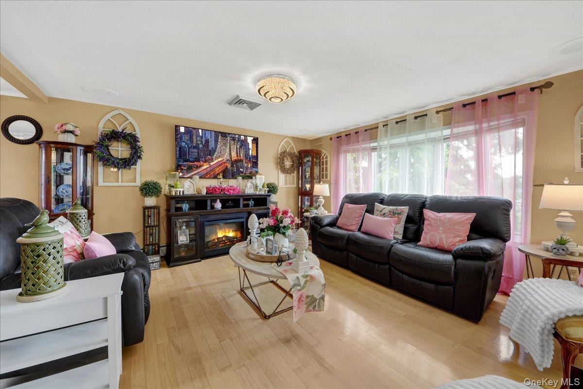 5 Rowell Lane – For Sale photo 5