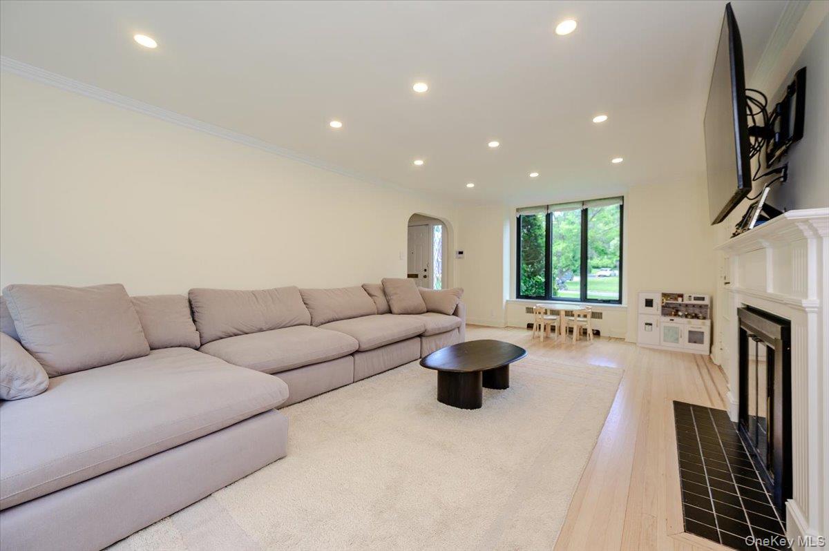 8 Parkside Drive – For Sale photo 7