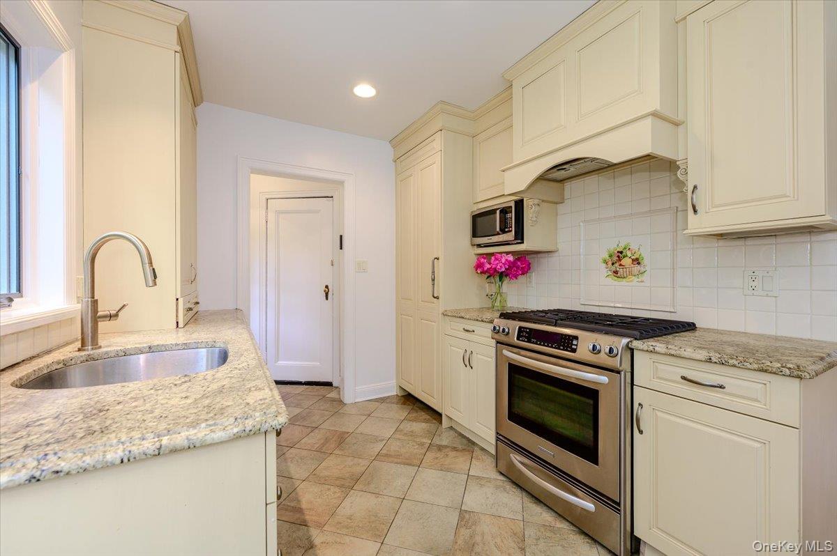 8 Parkside Drive – For Sale photo 11