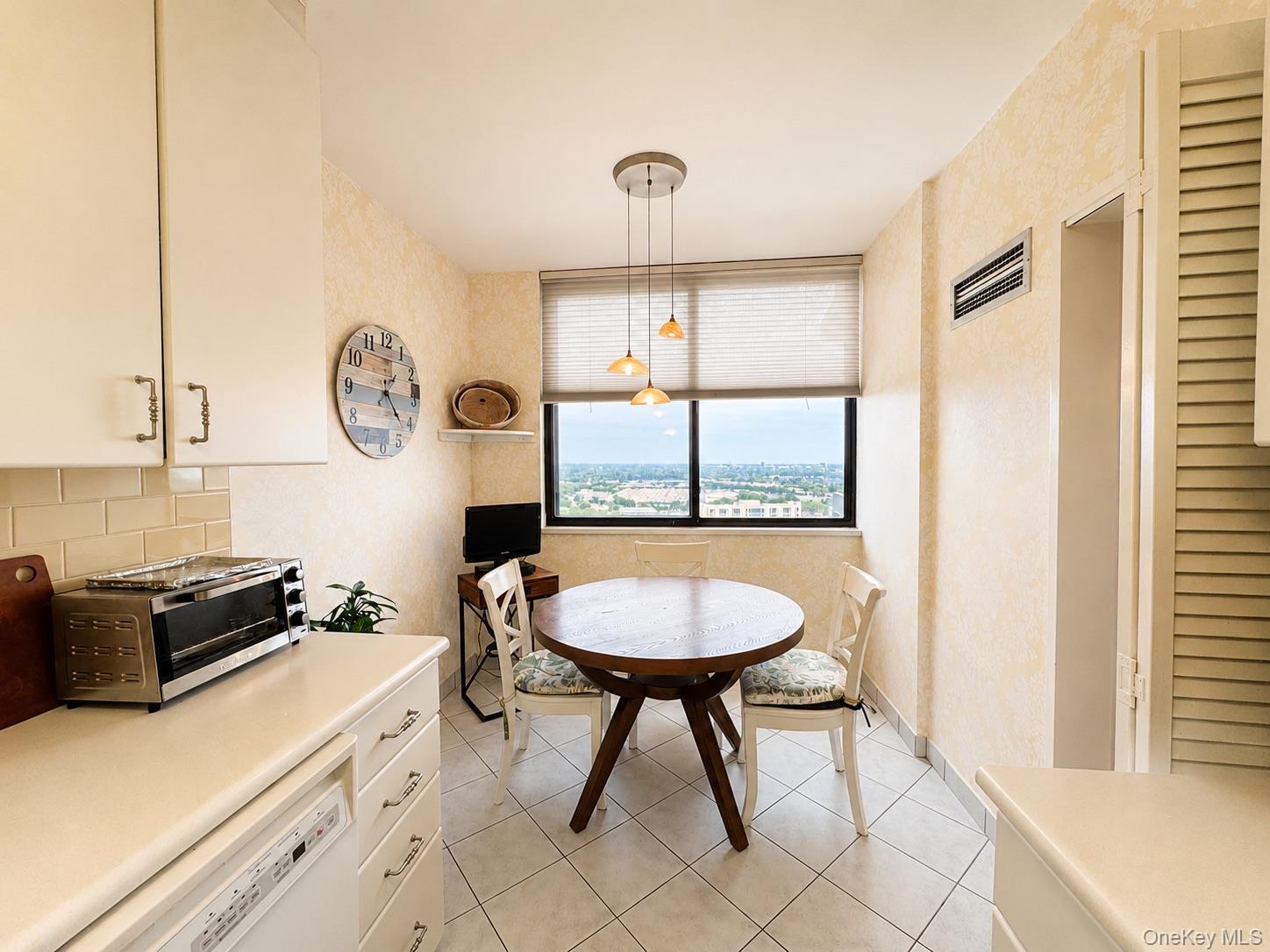 27010 Grand Central Parkway, Unit 21D photo 8