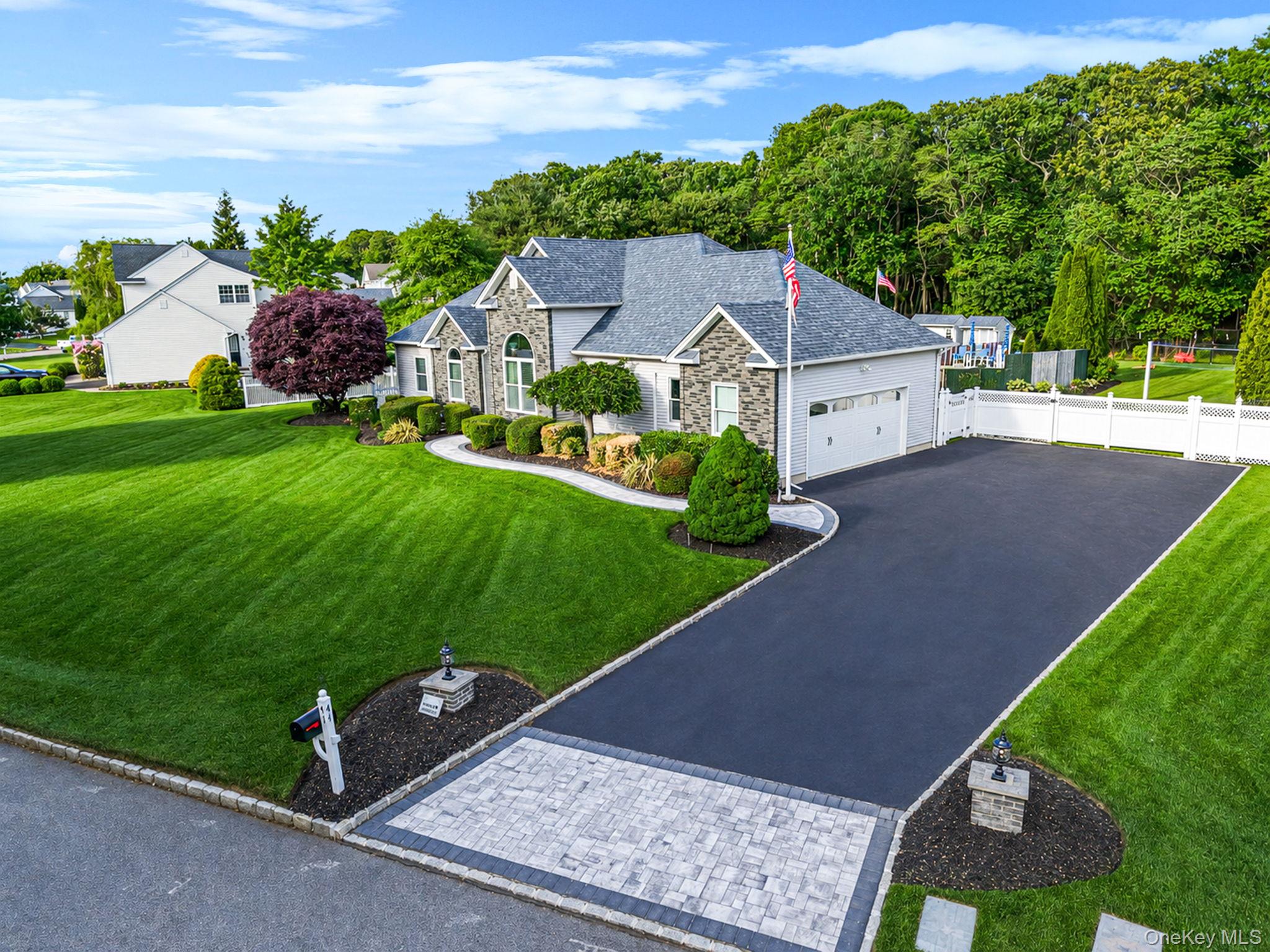 41 Paige Lane – For Sale